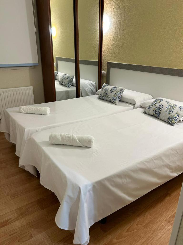 Hostal-Restaurante Posada Del Duque Villalbilla de Burgos Esterno foto