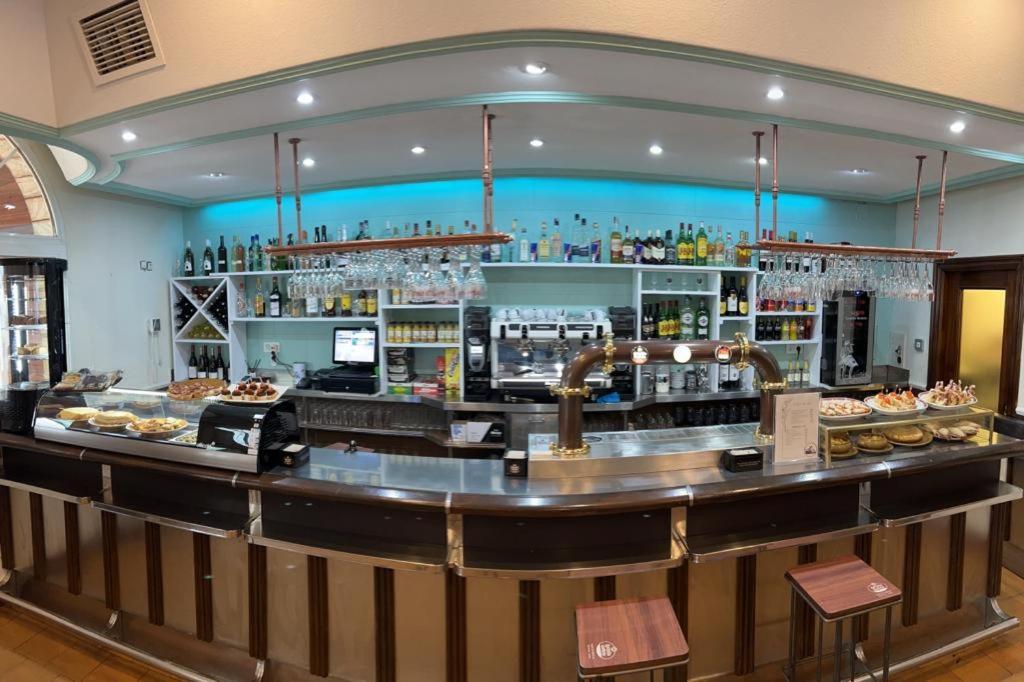 Hostal-Restaurante Posada Del Duque Villalbilla de Burgos Esterno foto